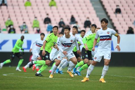 전북 대 수원: 축구 경기와 지역 문화의 교차점